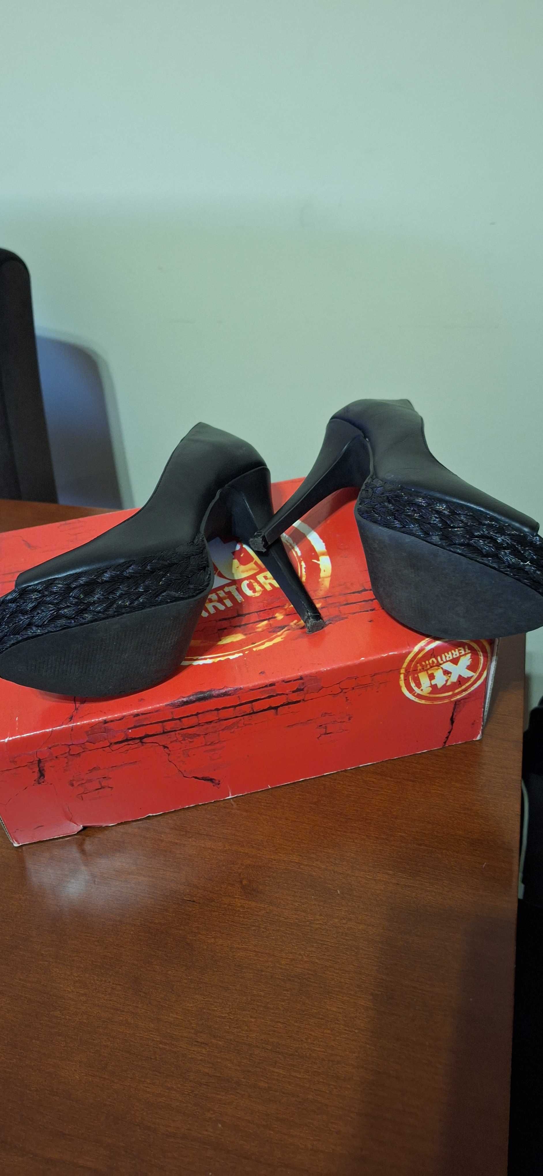Sapatos senhora em pele