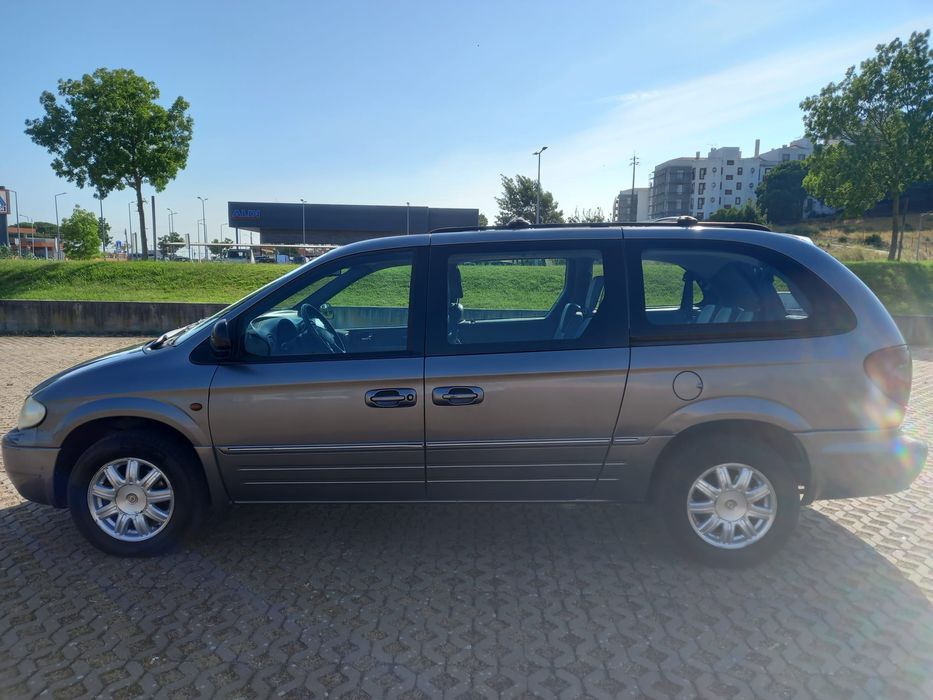Chrysler Voyager com motor 2.7 diesel 60.000 km