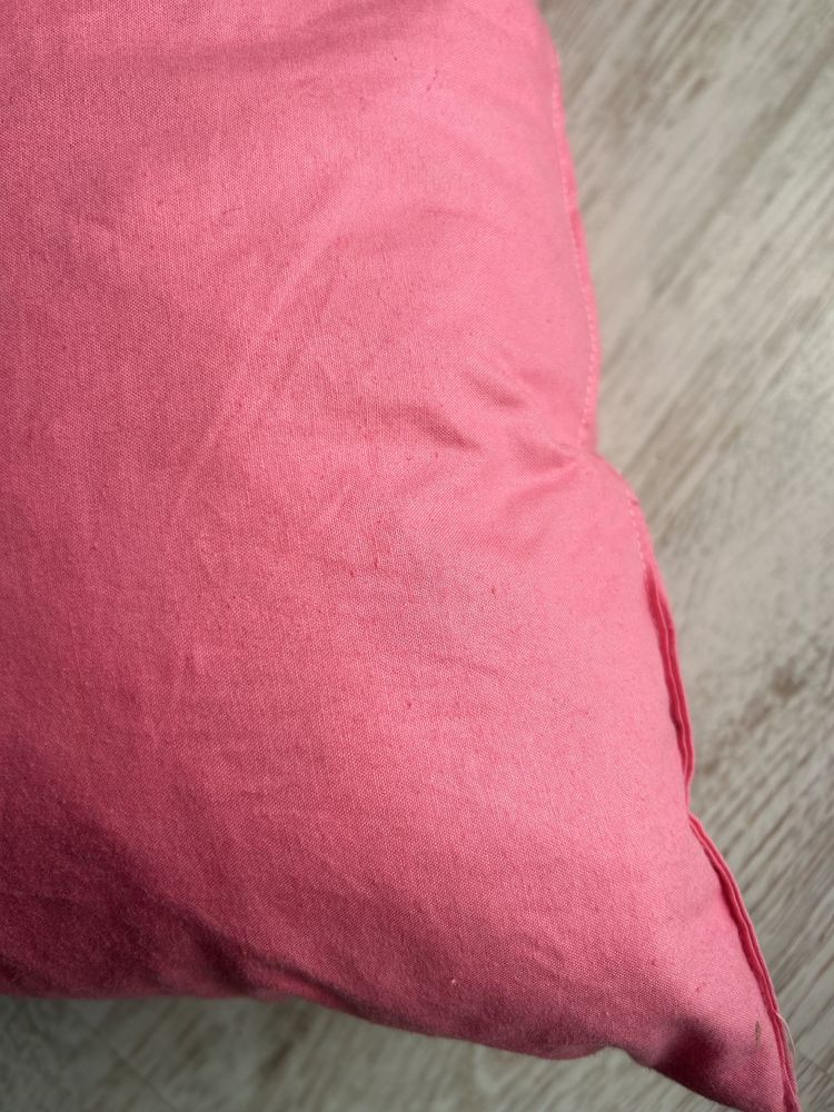 Nowa różowa poszewka z poduszka z pierza ok. 64x34 cm cena za 3 sztuki