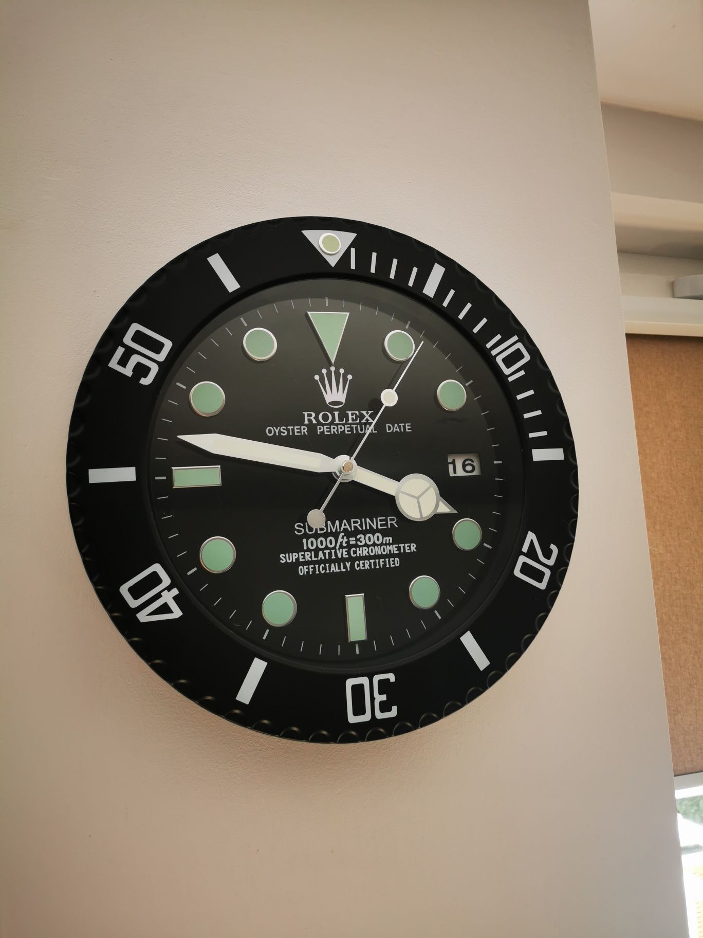 Zegar ścienny SUBMARINER czarny datownik płynny secundnik 32 cm