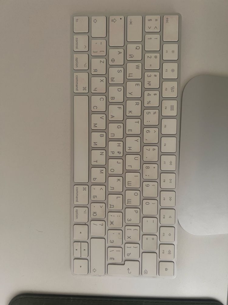 Моноблоки Apple з аксесуарами
