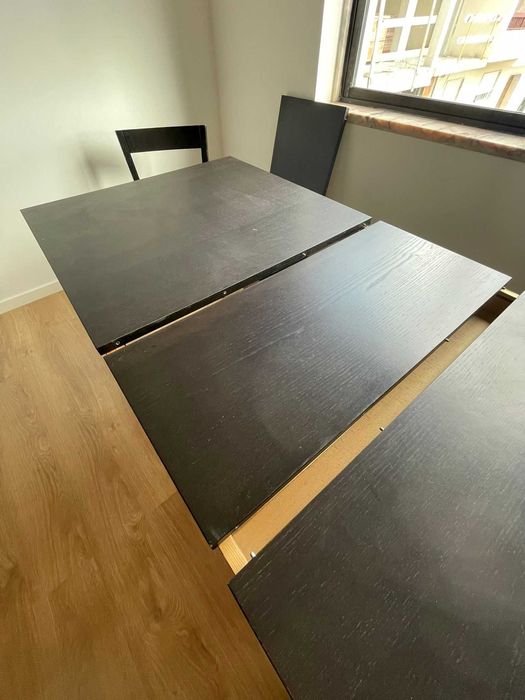 Conjunto mesa de jantar extensível IKEA modelo BJURSTA + 4 cadeiras