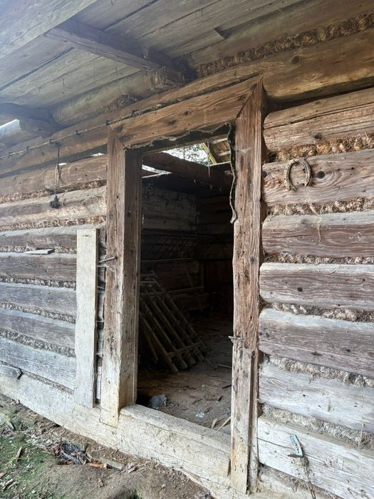 Stajenka z bali do rozbiórki