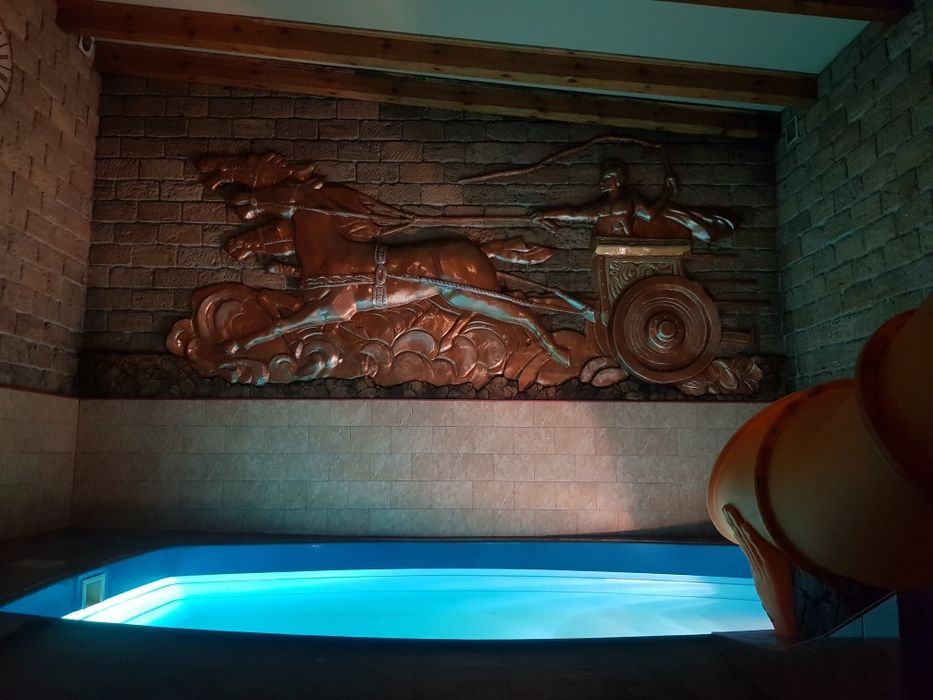 На одній території розташовані 3 бані і  будиночок подобово