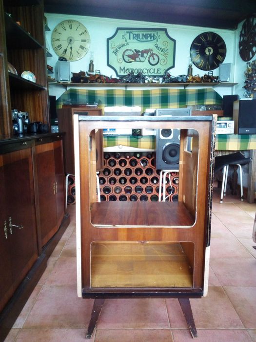 Movel de antiga televisão anos 60