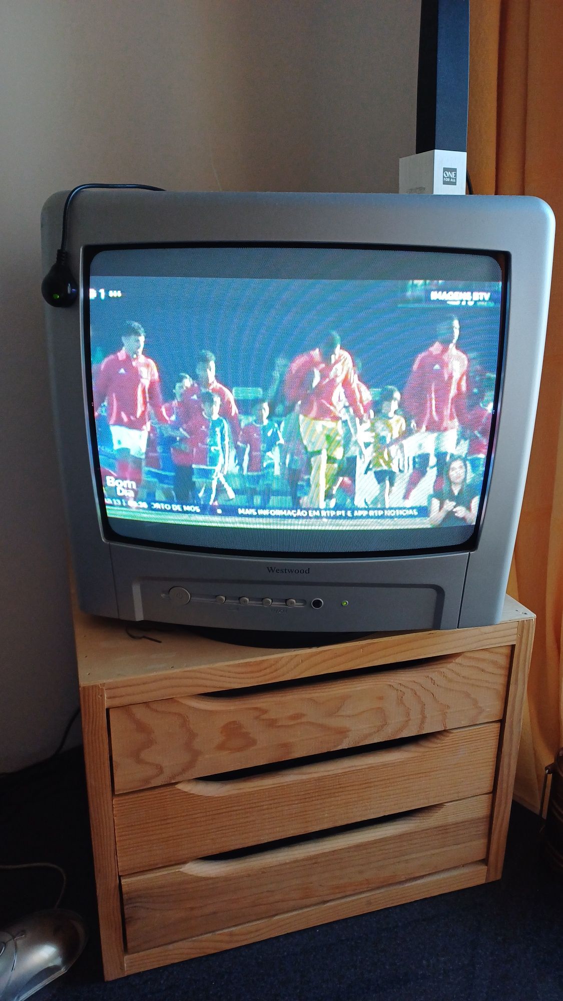 Precisa de uma pequena TV com TDT, Westwood