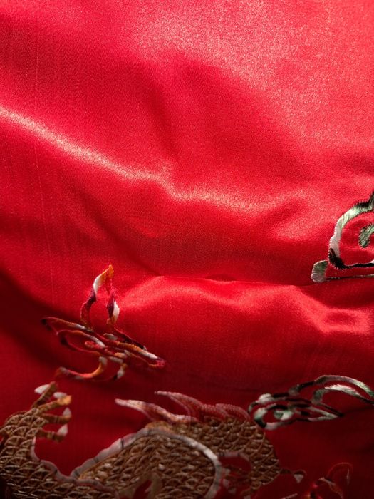 Colcha de cetim bordada