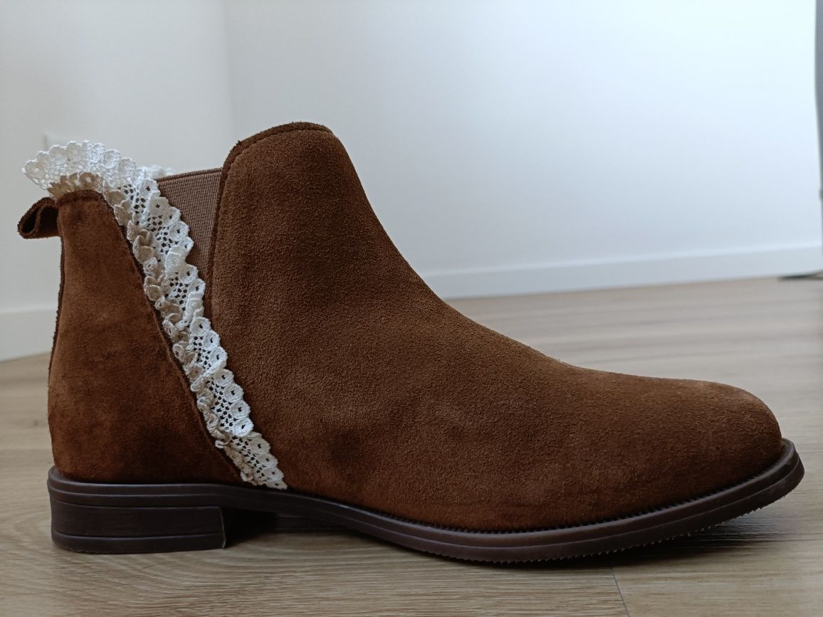 Botas 39, Novas da Ginova
