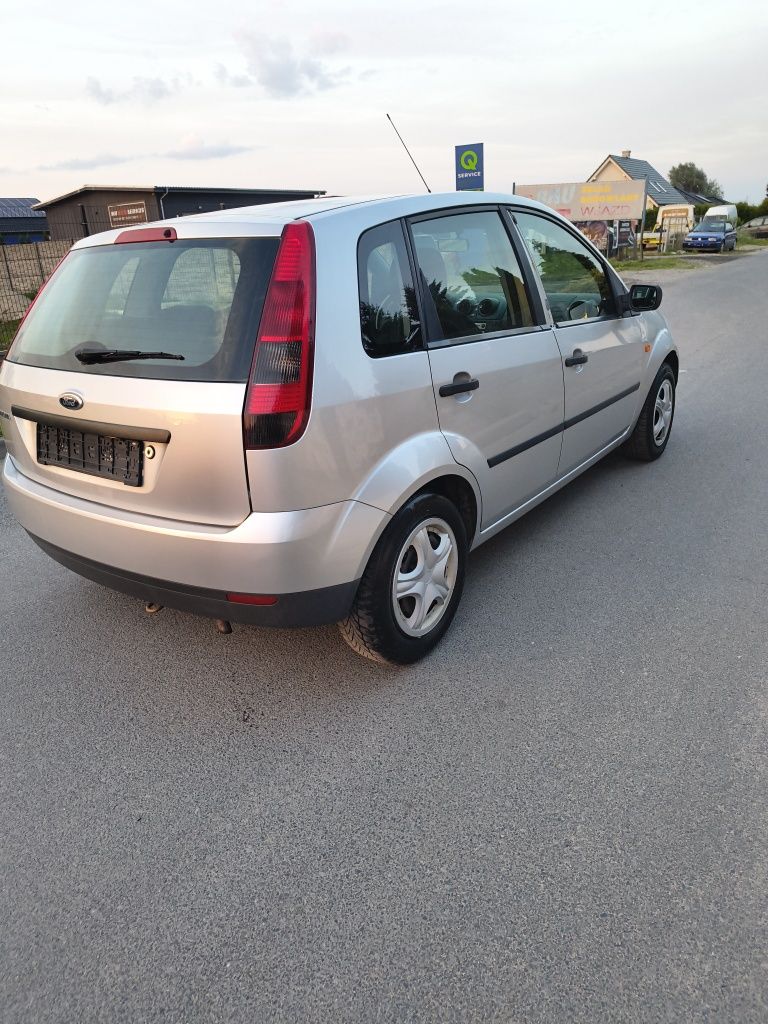 Ford Fiesta 1.3b z Niemiec idealny stan . Bez rdzy !!!