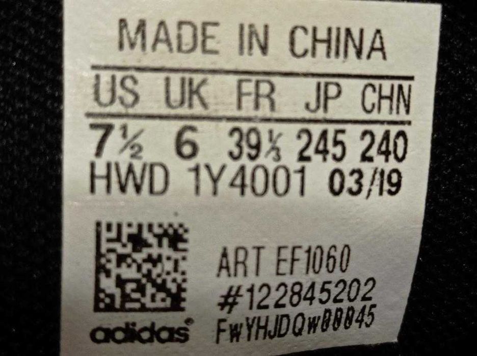 Кроссовки кожаные Adidas оригинал размер-39 по факту стелька-25 см