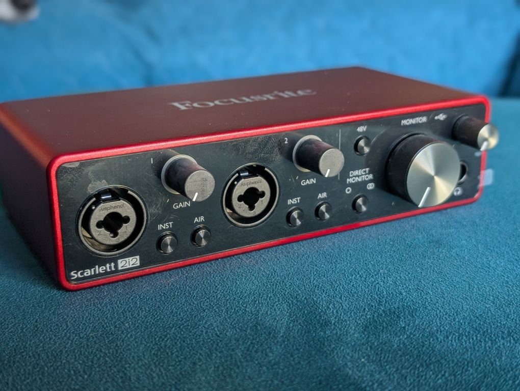 Focusrite Scarlett 2i2 3rd Gen

Interface de áudio Focusrite Scarlett