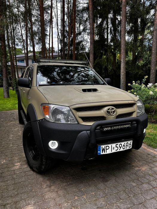 Toyota Hilux Toyota Hilux Outback – 2008 – Przerobiona na samochód myśliwski