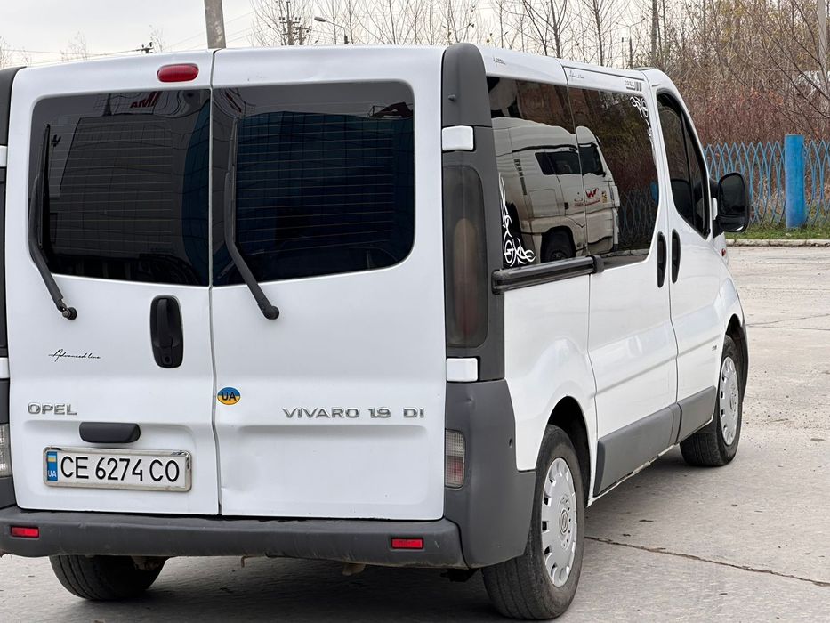 Opel Vivaro 9 місць