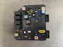 Блок запобіжників Chevrolet Captiva Opel Antara 2.2 12-16р. 95137841