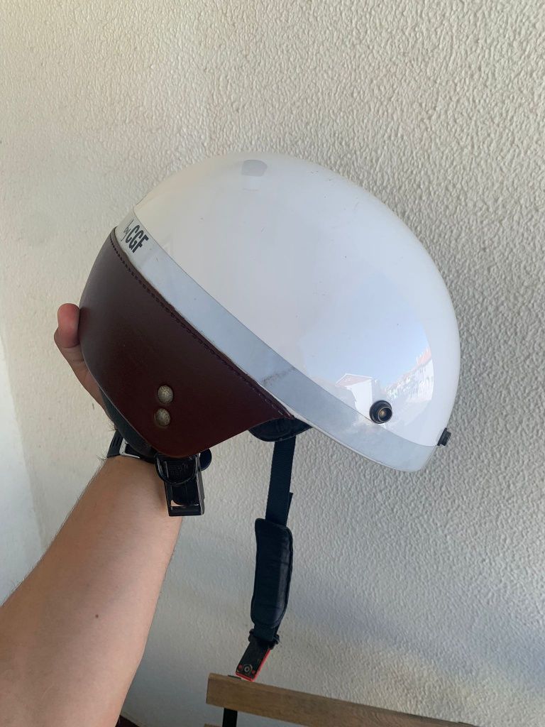 Vendo capacete clássico CHEVIGNON