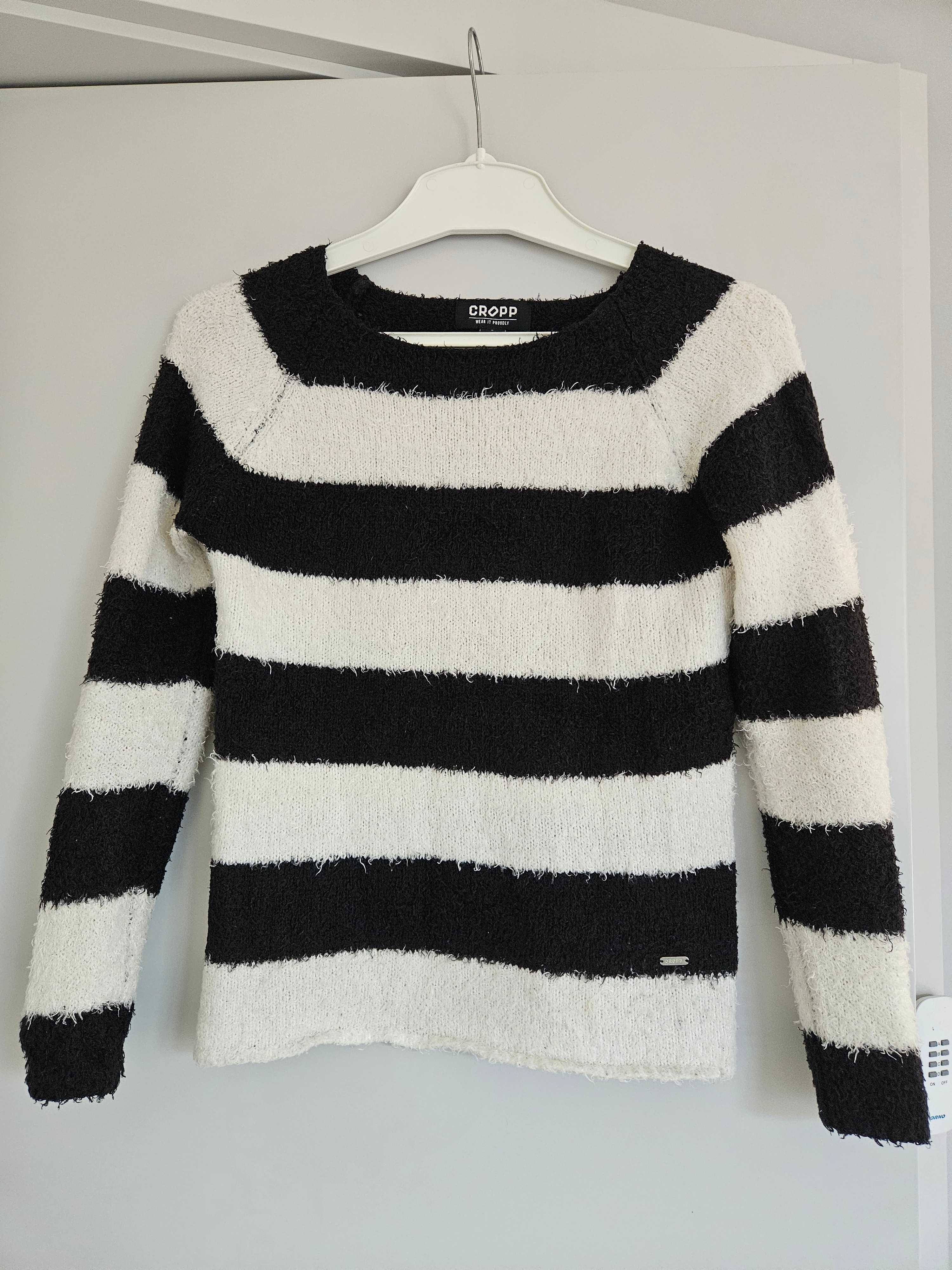 Sweter w paski biało-czarne włochaty Cropp S