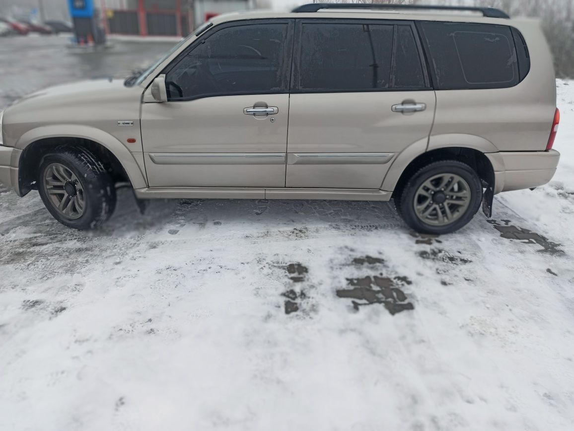 Продам свою Suzuki Grand Vitara XL7