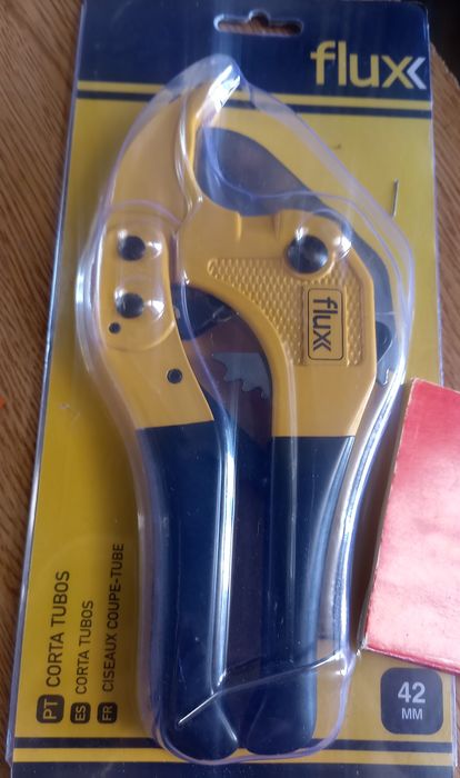 Tesoura para cortar tubos