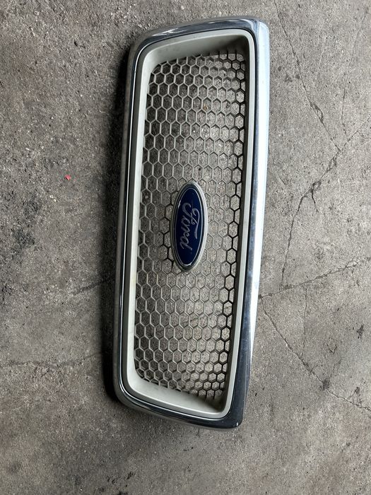 Ford f150 rocznik 2004-08 grill atrapa w ładnym stanie