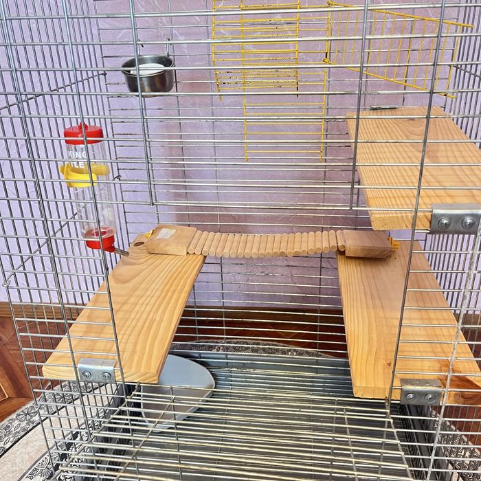 Клетка для грызунов большая.