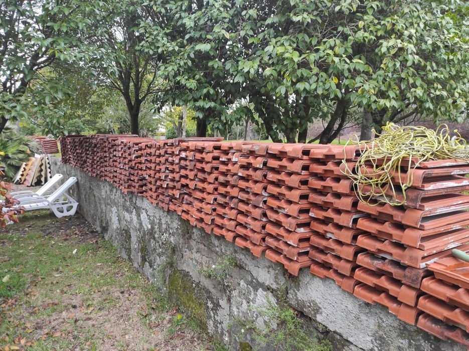 Telha marselha usada em bom estado