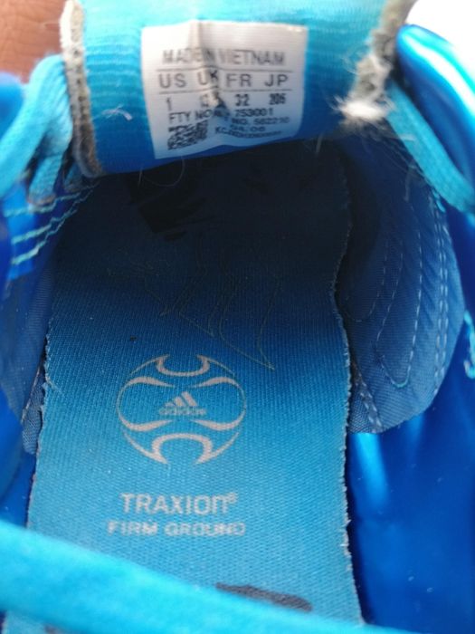 Бутсы футбольные Adidas traction 32 размер