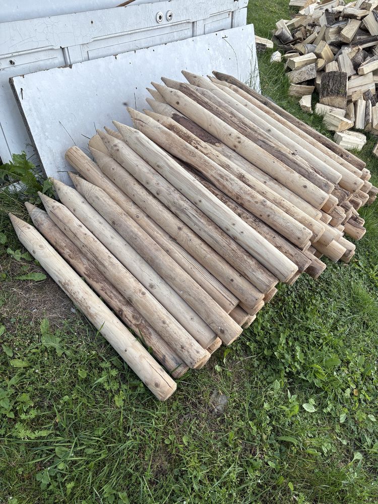 Palisady ogrodowe drewniane słupki zaostrzone