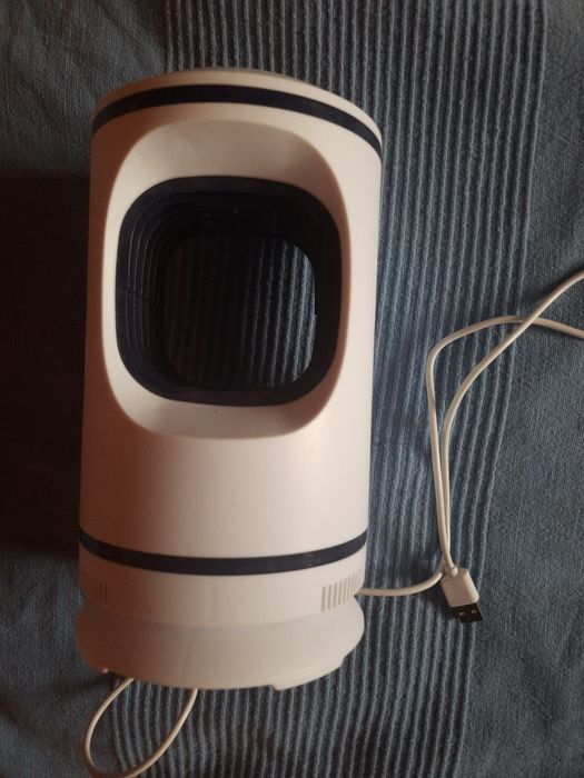 Прилад для знищення комах. USB.