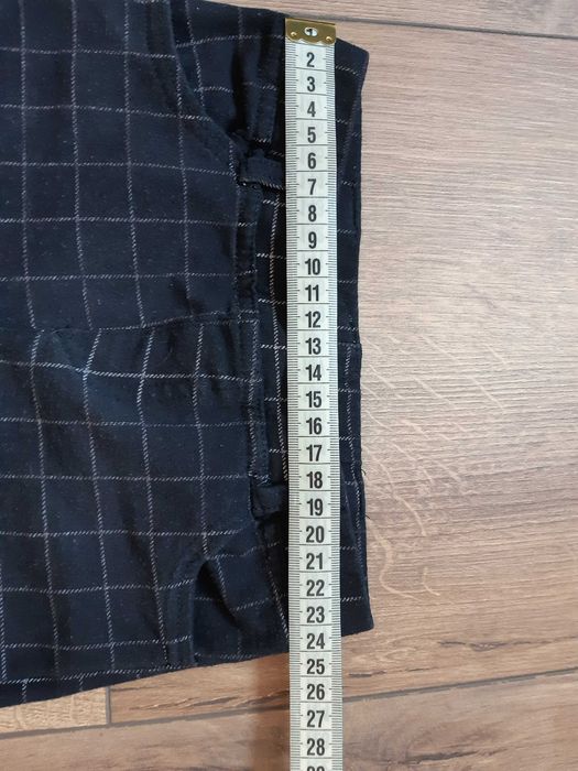 czarne spodnie w delikatną kratkę