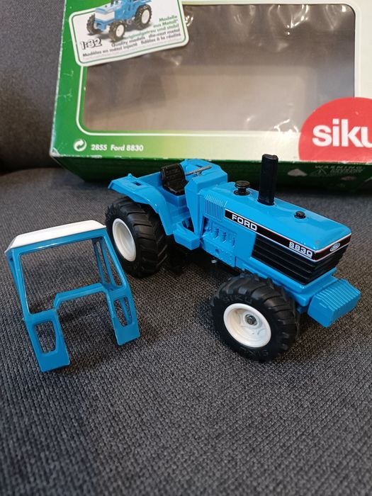 Model Siku Traktor Ford