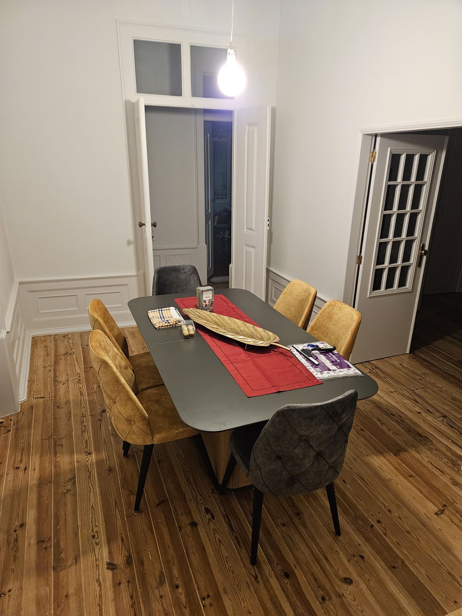 Mesa de jantar + 6 cadeiras