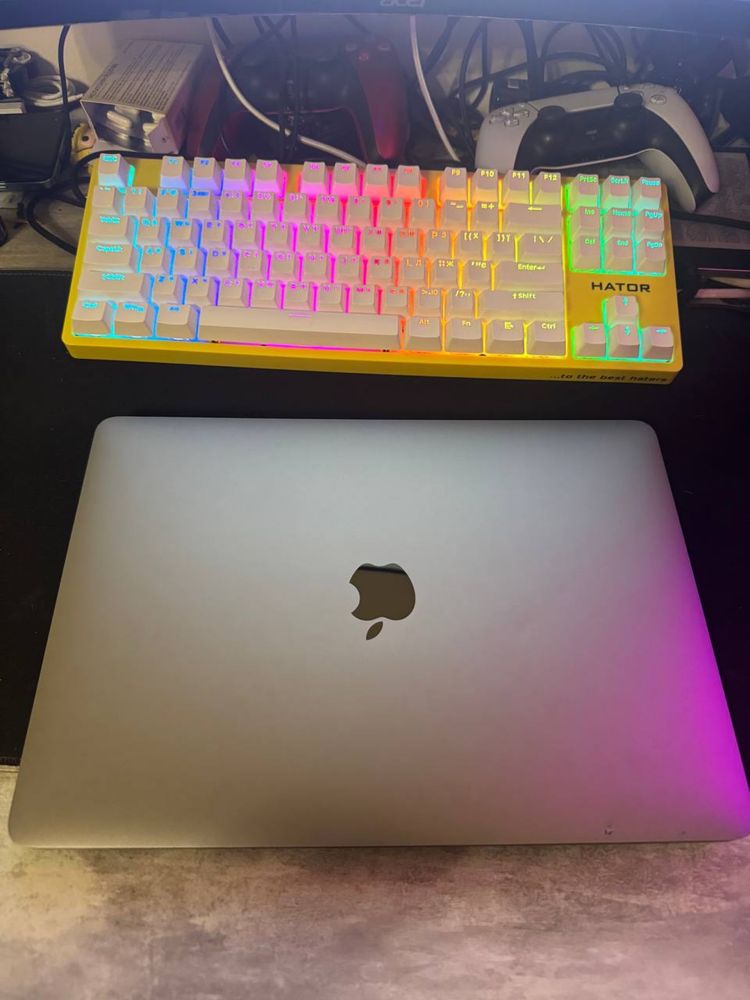 Macbook Pro 13 2020 / 16 / 512 / intel i5