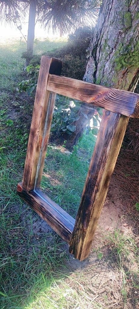 Lustro z naturalnego drewna sosnowego o wymiarach dł 66 cm, szer 48 cm