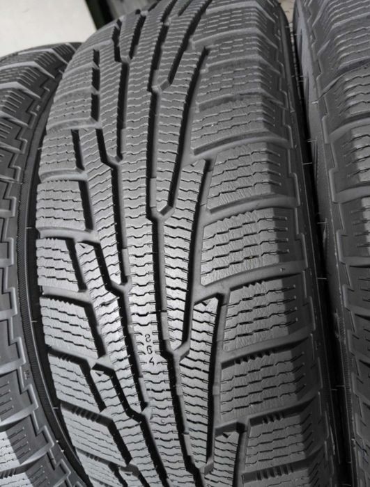 Зимові шини бу 215/60R16 Nokian Nordman RS2
