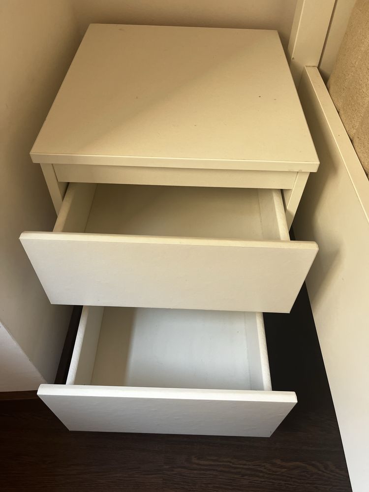 Mesa de cabeceira MALM com 2 gavetas