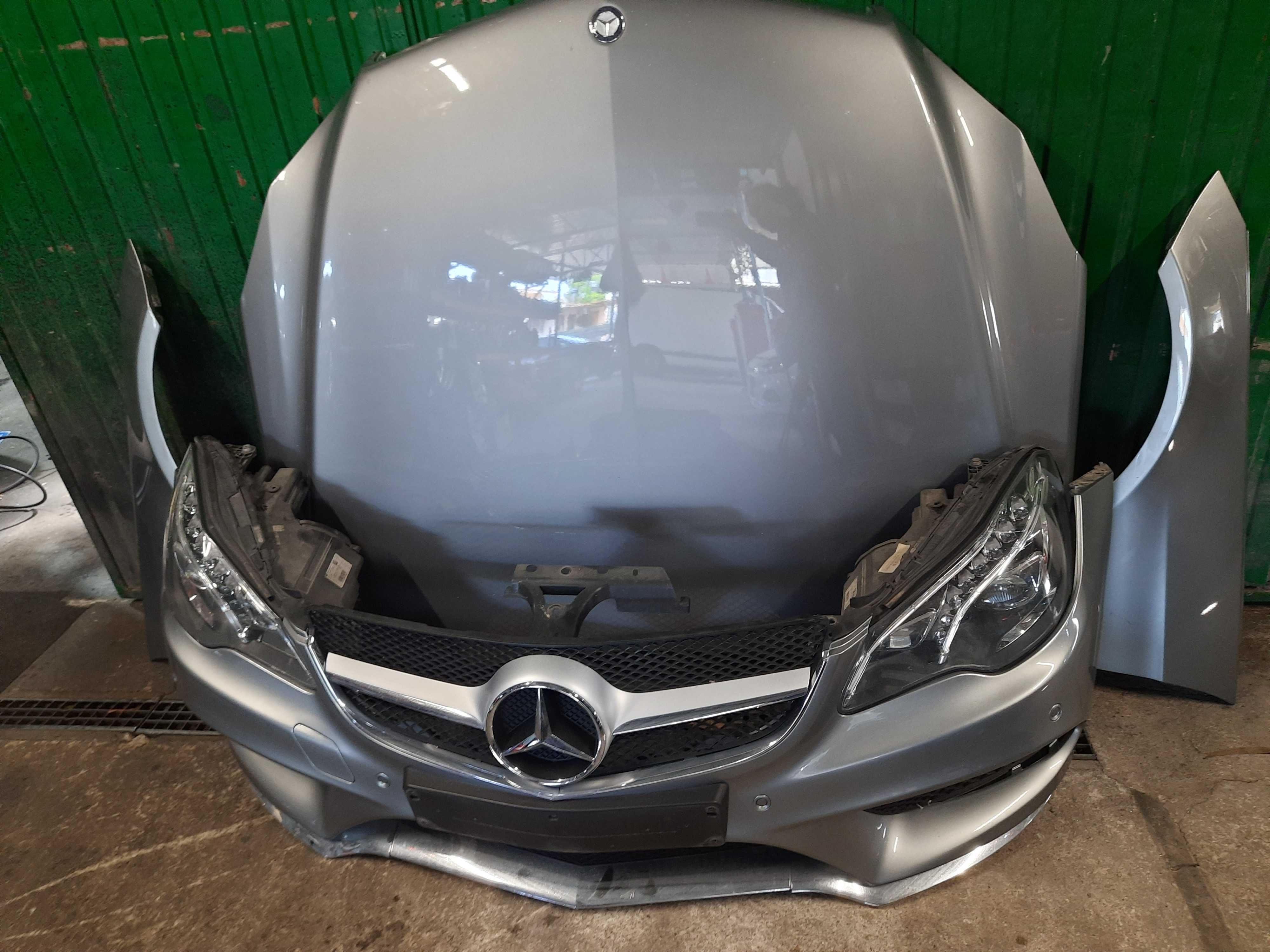 Mercedes e220d 2013 frente completa