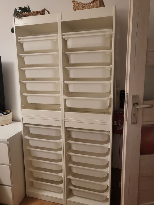 4x regał Trofast wraz z pojemnikami