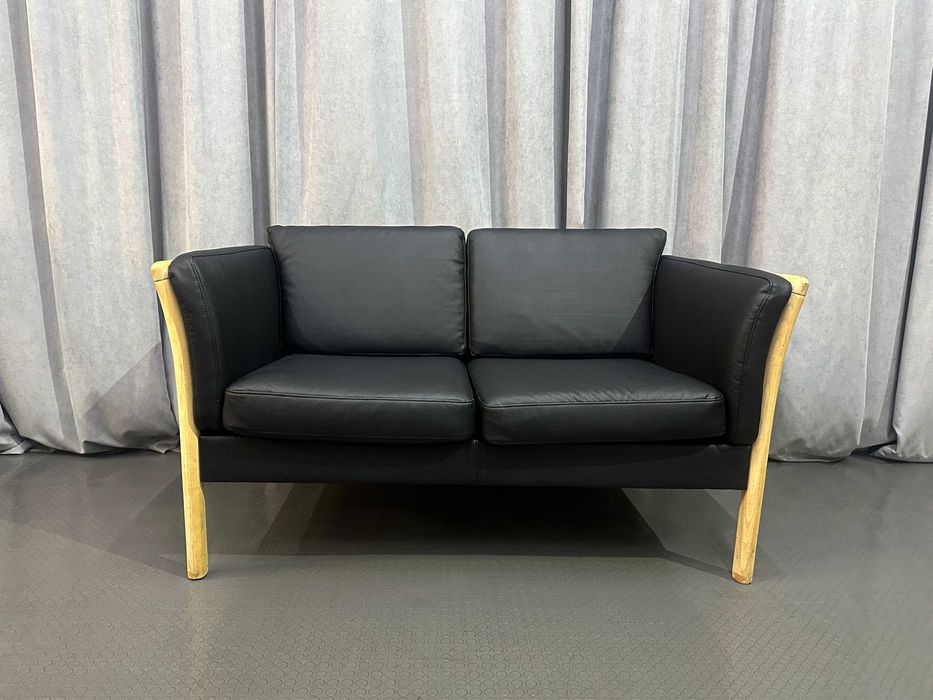 Чорний шкіряний диван-двійка в скандинавському стилі/з деревом/дивани