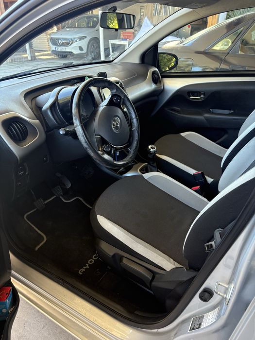 Toyota aygo com 5 lugares