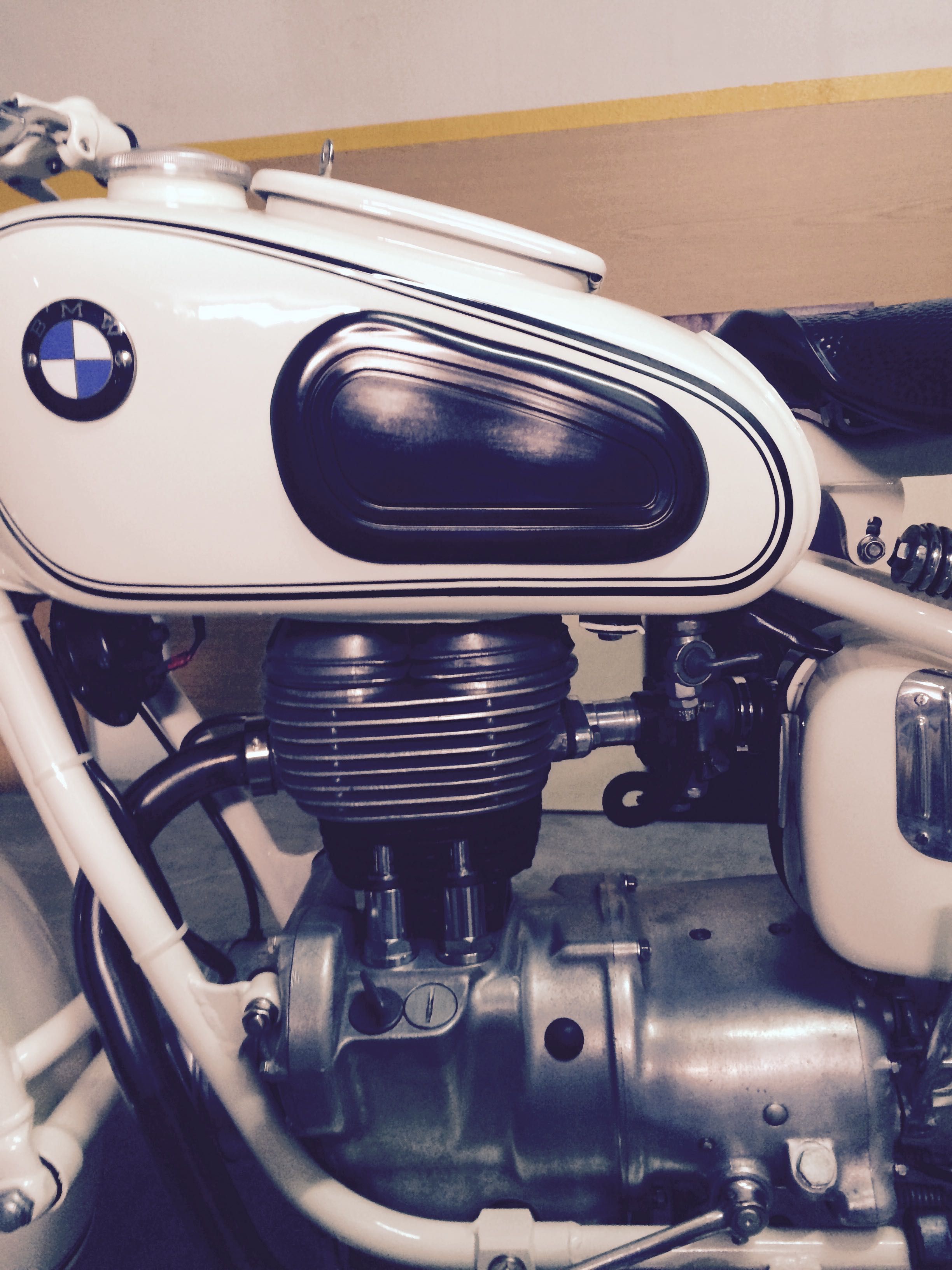 BMW antiga , 66 anos , como nova .