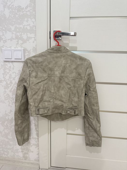 Косуха шкіряна bershka xs бежева куртка з шкірзаму байкерська