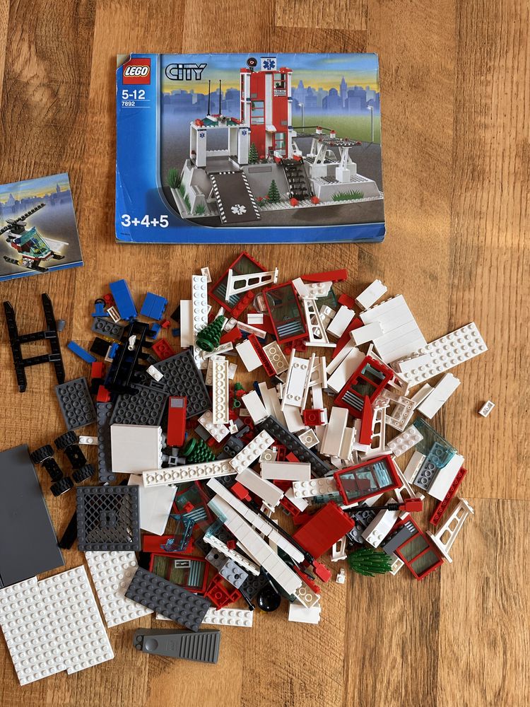 Zestaw Lego City 7892 szpital