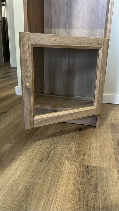 Billy com uma porta de vidro- ikea