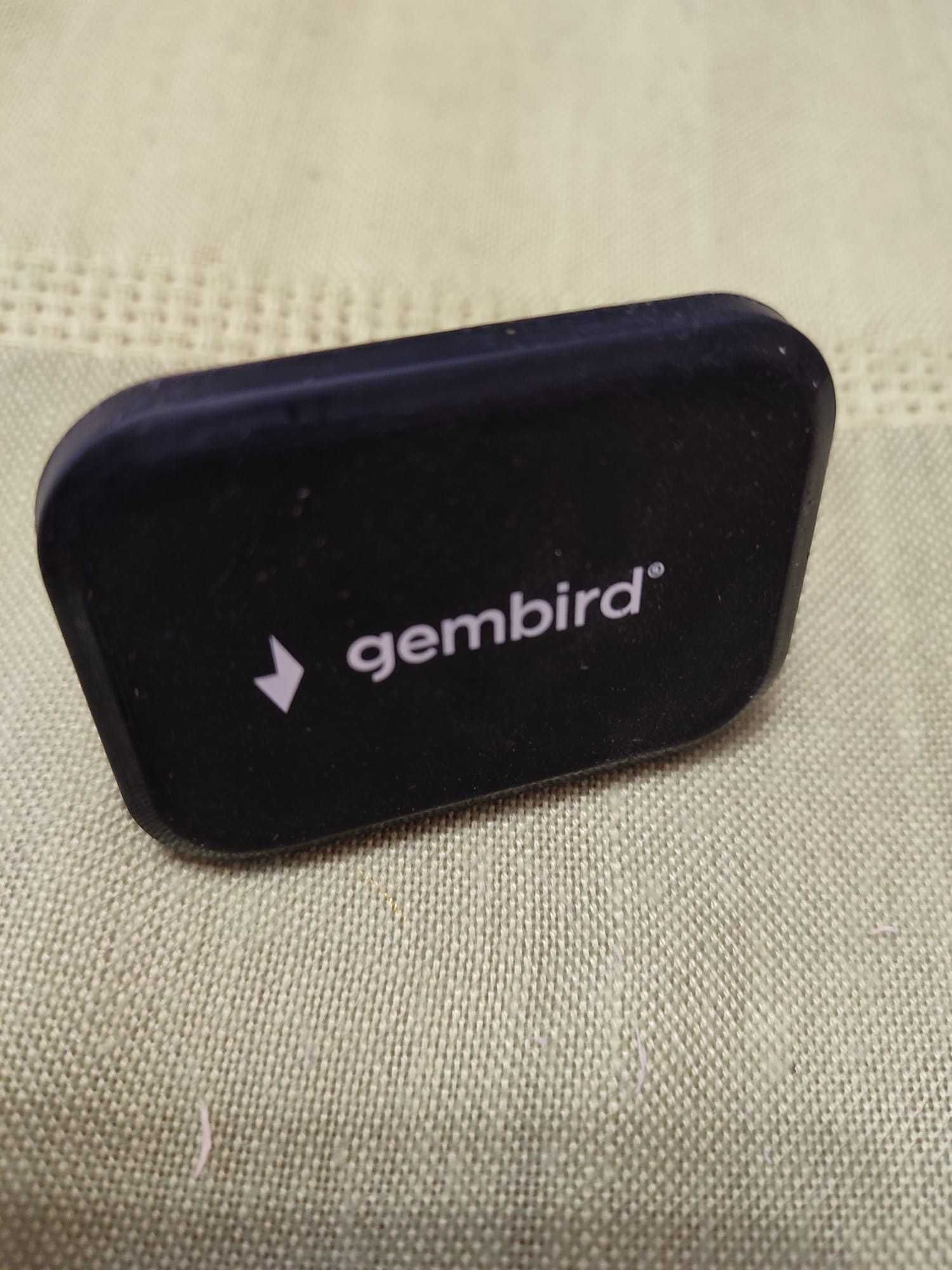 Transmiter do samochodu + uchwyt magnetyczny na telefon