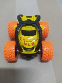 Samochód pomarańczowo/zolty