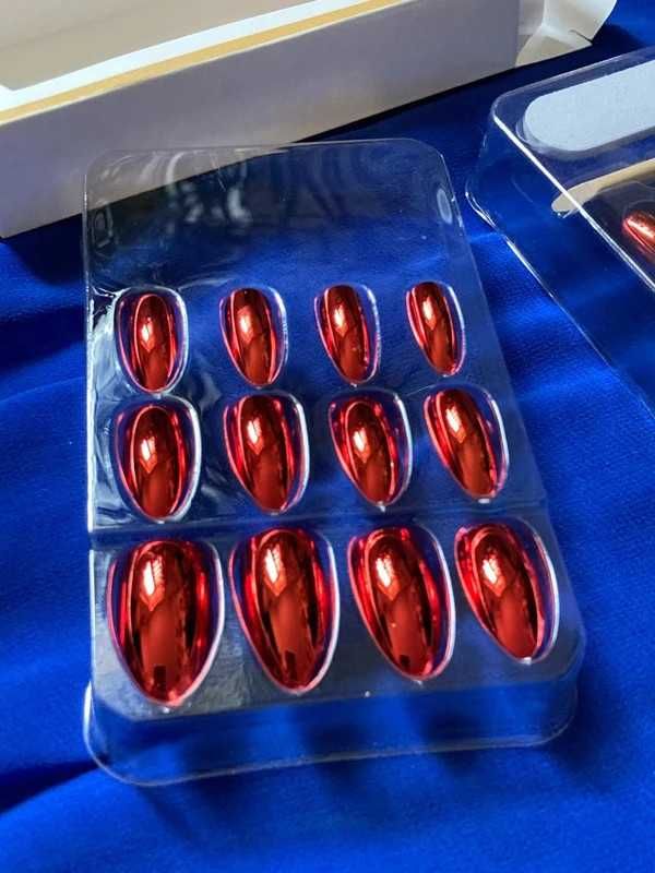 Czerwone metaliczne tipsy migdałki press on nails 24 szt
