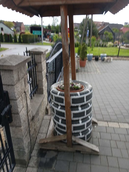 Donica kwiatowa studnia