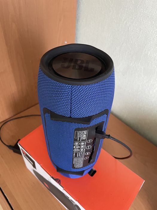 Продам блютуз колонку jbl xtreme зне оригінал
