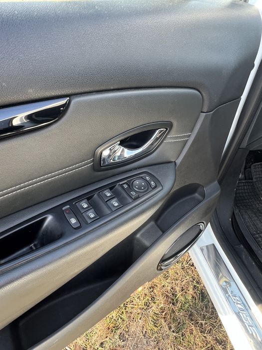 Рено Сценік з європи