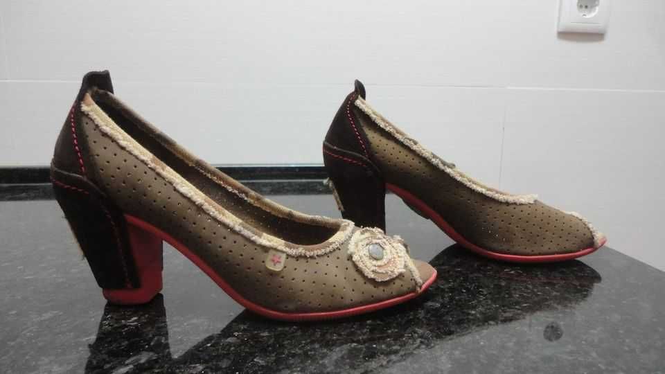 Sapatos de senhora Cubanas